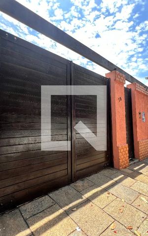 Casa de condomínio à venda com 340m², 5 quartos e 5 vagas Casa de condomínio à venda com 340m², 5 quartos e 5 vagasFachada da casa
