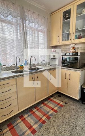 Casa de condomínio à venda com 340m², 5 quartos e 5 vagas Casa de condomínio à venda com 340m², 5 quartos e 5 vagasCozinha