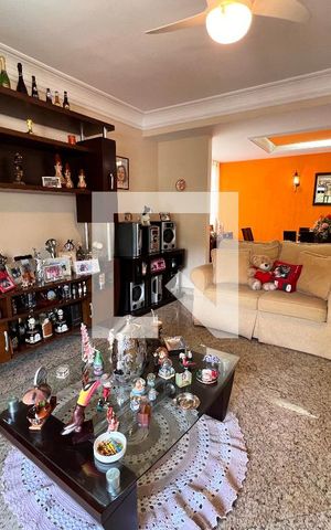 Casa de condomínio à venda com 340m², 5 quartos e 5 vagas Casa de condomínio à venda com 340m², 5 quartos e 5 vagasSala