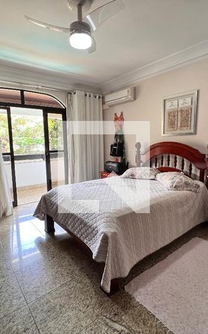 Casa de condomínio à venda com 340m², 5 quartos e 5 vagas Casa de condomínio à venda com 340m², 5 quartos e 5 vagasSuite 01