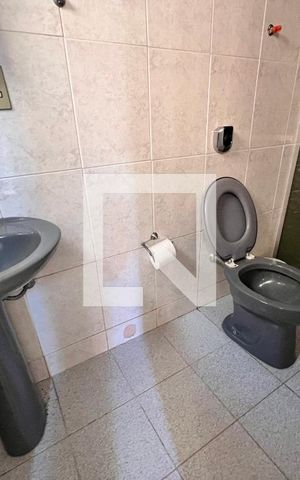 Casa de condomínio à venda com 340m², 5 quartos e 5 vagas Casa de condomínio à venda com 340m², 5 quartos e 5 vagasBanheiro serviço