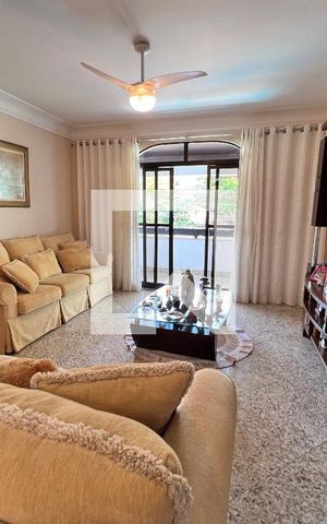 Casa de condomínio à venda com 340m², 5 quartos e 5 vagas Casa de condomínio à venda com 340m², 5 quartos e 5 vagasSala