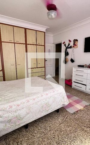 Casa de condomínio à venda com 340m², 5 quartos e 5 vagas Casa de condomínio à venda com 340m², 5 quartos e 5 vagasSuite 02