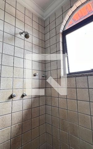 Casa de condomínio à venda com 340m², 5 quartos e 5 vagas Casa de condomínio à venda com 340m², 5 quartos e 5 vagasBanheiro