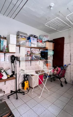 Casa de condomínio à venda com 340m², 5 quartos e 5 vagas Casa de condomínio à venda com 340m², 5 quartos e 5 vagasÁrea de Serviço