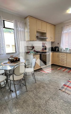 Casa de condomínio à venda com 340m², 5 quartos e 5 vagas Casa de condomínio à venda com 340m², 5 quartos e 5 vagasCozinha