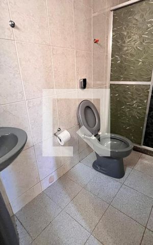Casa de condomínio à venda com 340m², 5 quartos e 5 vagas Casa de condomínio à venda com 340m², 5 quartos e 5 vagasBanheiro serviço