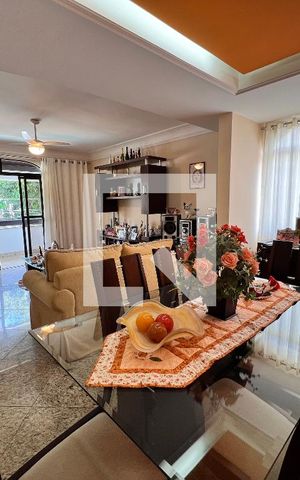 Casa de condomínio à venda com 340m², 5 quartos e 5 vagas Casa de condomínio à venda com 340m², 5 quartos e 5 vagasSala