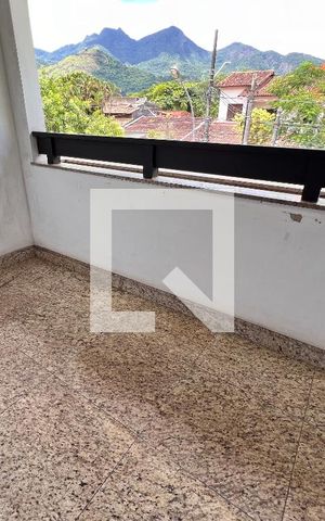 Casa de condomínio à venda com 340m², 5 quartos e 5 vagas Casa de condomínio à venda com 340m², 5 quartos e 5 vagasVaranda - Suite 01