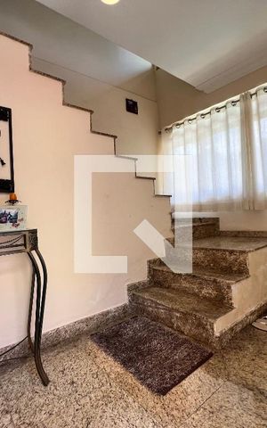Casa de condomínio à venda com 340m², 5 quartos e 5 vagas Casa de condomínio à venda com 340m², 5 quartos e 5 vagasHall de entrada