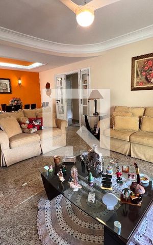 Casa de condomínio à venda com 340m², 5 quartos e 5 vagas Casa de condomínio à venda com 340m², 5 quartos e 5 vagasSala