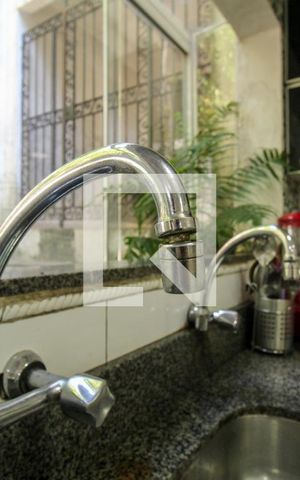 Casa à venda com 648m², 4 quartos e 4 vagas Casa à venda com 648m², 4 quartos e 4 vagasCozinha