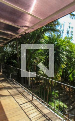 Casa à venda com 648m², 4 quartos e 4 vagas Casa à venda com 648m², 4 quartos e 4 vagasVaranda da Sala