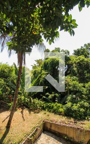 Casa à venda com 648m², 4 quartos e 4 vagas Casa à venda com 648m², 4 quartos e 4 vagasÁrea externa