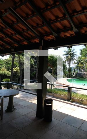 Casa à venda com 648m², 4 quartos e 4 vagas Casa à venda com 648m², 4 quartos e 4 vagasÁrea comum
