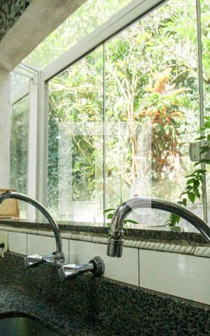 Casa à venda com 648m², 4 quartos e 4 vagas Casa à venda com 648m², 4 quartos e 4 vagasCozinha