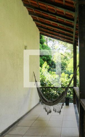 Casa à venda com 648m², 4 quartos e 4 vagas Casa à venda com 648m², 4 quartos e 4 vagasVaranda