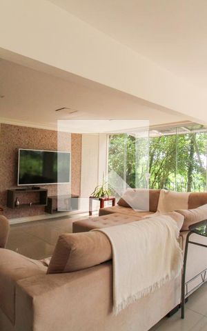 Casa à venda com 648m², 4 quartos e 4 vagas Casa à venda com 648m², 4 quartos e 4 vagasSala