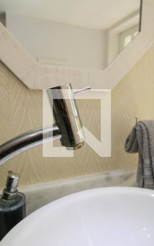 Casa à venda com 648m², 4 quartos e 4 vagas Casa à venda com 648m², 4 quartos e 4 vagasLavabo