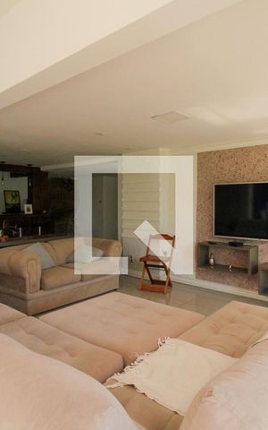 Casa à venda com 648m², 4 quartos e 4 vagas Casa à venda com 648m², 4 quartos e 4 vagasSala