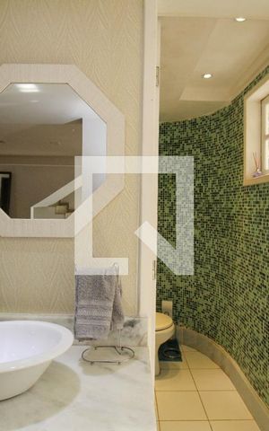 Casa à venda com 648m², 4 quartos e 4 vagas Casa à venda com 648m², 4 quartos e 4 vagasLavabo