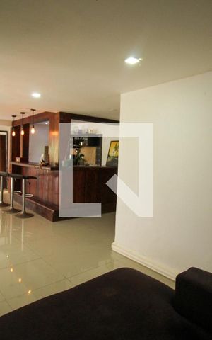 Casa à venda com 648m², 4 quartos e 4 vagas Casa à venda com 648m², 4 quartos e 4 vagasSala