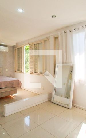 Casa à venda com 648m², 4 quartos e 4 vagas Casa à venda com 648m², 4 quartos e 4 vagasSuíte 2