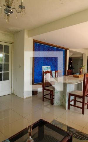 Casa à venda com 648m², 4 quartos e 4 vagas Casa à venda com 648m², 4 quartos e 4 vagasSala