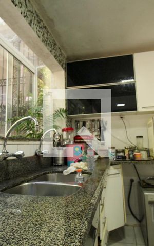 Casa à venda com 648m², 4 quartos e 4 vagas Casa à venda com 648m², 4 quartos e 4 vagasCozinha
