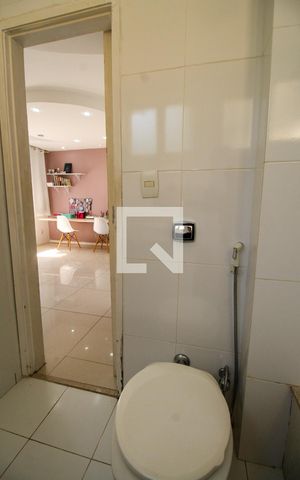 Casa à venda com 648m², 4 quartos e 4 vagas Casa à venda com 648m², 4 quartos e 4 vagasBanheiro da Suíte 2