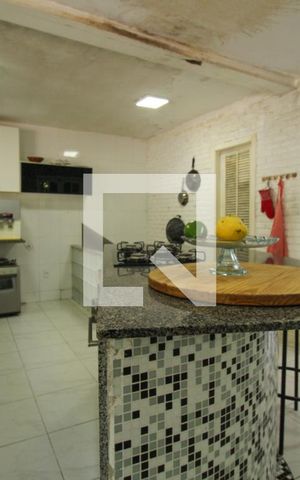 Casa à venda com 648m², 4 quartos e 4 vagas Casa à venda com 648m², 4 quartos e 4 vagasCozinha