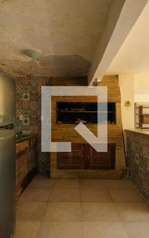 Casa à venda com 648m², 4 quartos e 4 vagas Casa à venda com 648m², 4 quartos e 4 vagasÁrea externa - Churrasqueira