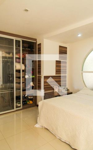 Casa à venda com 648m², 4 quartos e 4 vagas Casa à venda com 648m², 4 quartos e 4 vagasSuíte 1