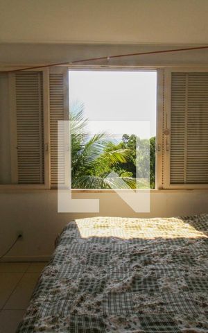 Casa à venda com 648m², 4 quartos e 4 vagas Casa à venda com 648m², 4 quartos e 4 vagasQuarto