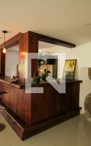 Casa à venda com 648m², 4 quartos e 4 vagas Casa à venda com 648m², 4 quartos e 4 vagasSala