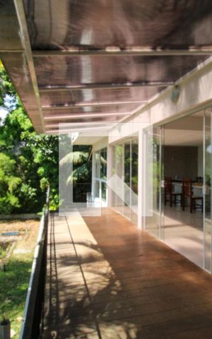 Casa à venda com 648m², 4 quartos e 4 vagas Casa à venda com 648m², 4 quartos e 4 vagasVaranda da Sala