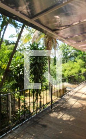 Casa à venda com 648m², 4 quartos e 4 vagas Casa à venda com 648m², 4 quartos e 4 vagasVaranda da Sala