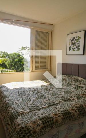 Casa à venda com 648m², 4 quartos e 4 vagas Casa à venda com 648m², 4 quartos e 4 vagasQuarto