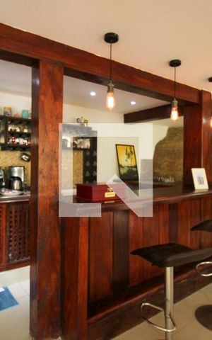 Casa à venda com 648m², 4 quartos e 4 vagas Casa à venda com 648m², 4 quartos e 4 vagasSala