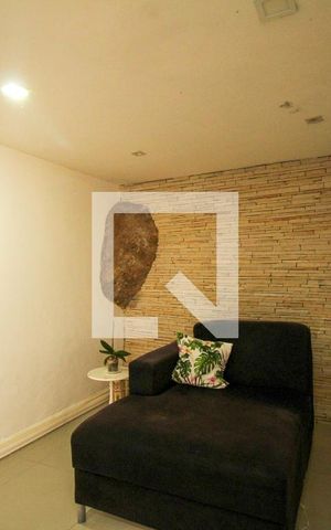 Casa à venda com 648m², 4 quartos e 4 vagas Casa à venda com 648m², 4 quartos e 4 vagasSala