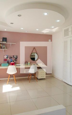 Casa à venda com 648m², 4 quartos e 4 vagas Casa à venda com 648m², 4 quartos e 4 vagasSuíte 2