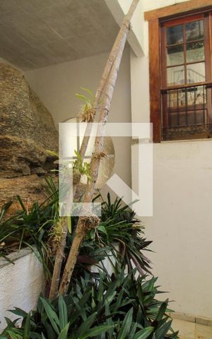 Casa à venda com 648m², 4 quartos e 4 vagas Casa à venda com 648m², 4 quartos e 4 vagasÁrea externa