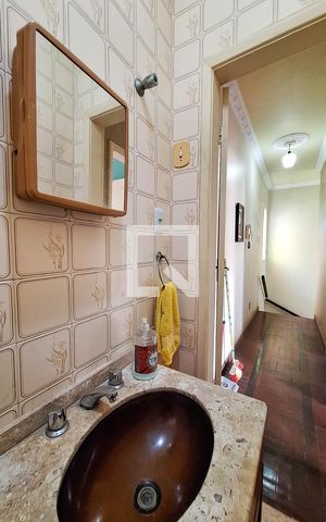 Casa à venda com 360m², 3 quartos e 3 vagas Casa à venda com 360m², 3 quartos e 3 vagasLavabo