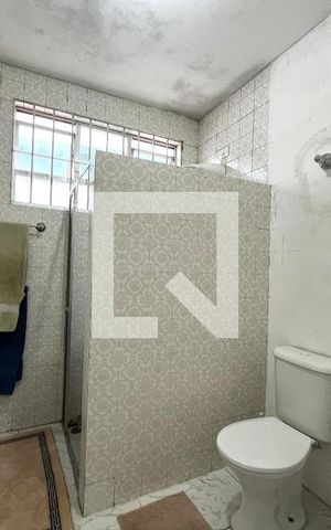 Casa à venda com 270m², 4 quartos e 4 vagas Casa à venda com 270m², 4 quartos e 4 vagasBanheiro