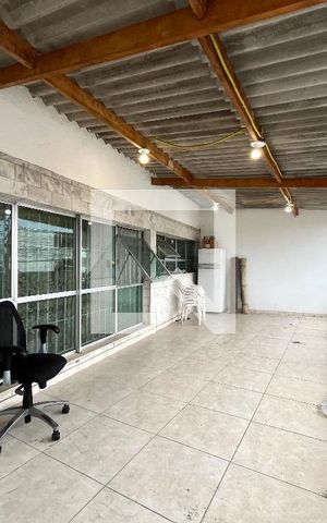 Casa à venda com 270m², 4 quartos e 4 vagas Casa à venda com 270m², 4 quartos e 4 vagasVaranda