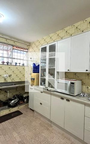 Casa à venda com 270m², 4 quartos e 4 vagas Casa à venda com 270m², 4 quartos e 4 vagasCozinha