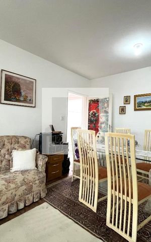 Casa à venda com 270m², 4 quartos e 4 vagas Casa à venda com 270m², 4 quartos e 4 vagasSala