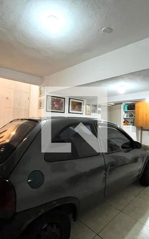 Casa à venda com 270m², 4 quartos e 4 vagas Casa à venda com 270m², 4 quartos e 4 vagasGaragem