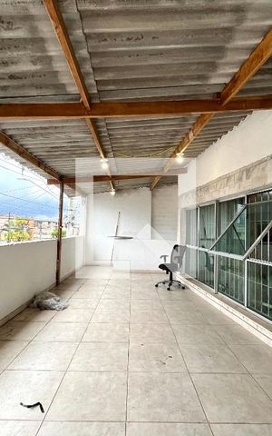 Casa à venda com 270m², 4 quartos e 4 vagas Casa à venda com 270m², 4 quartos e 4 vagasVaranda