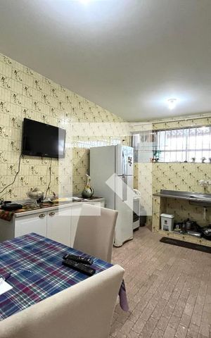 Casa à venda com 270m², 4 quartos e 4 vagas Casa à venda com 270m², 4 quartos e 4 vagasCozinha